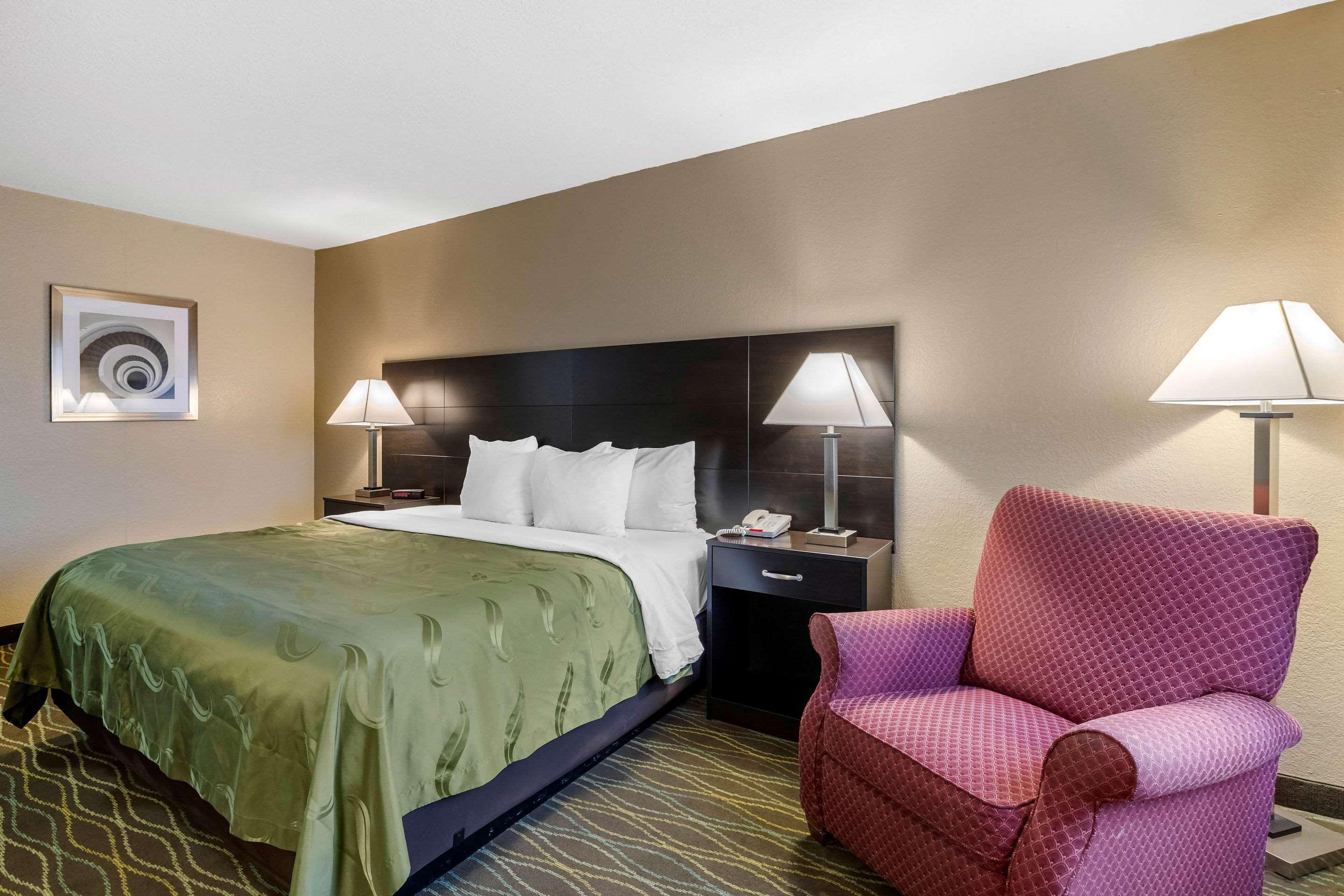 Quality Inn & Suites Des Moines - Merle Hay Road Urbandale Dış mekan fotoğraf