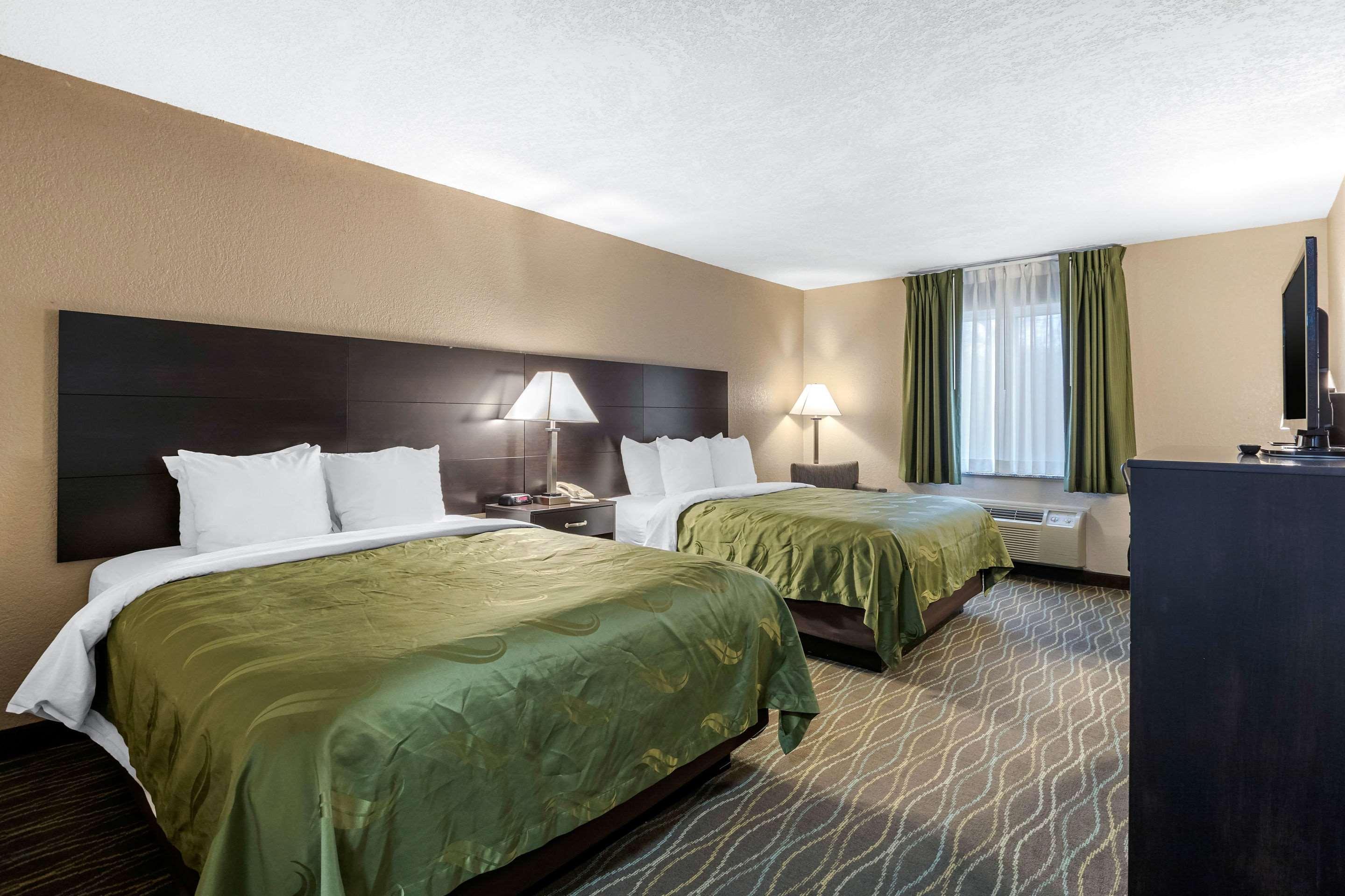 Quality Inn & Suites Des Moines - Merle Hay Road Urbandale Dış mekan fotoğraf